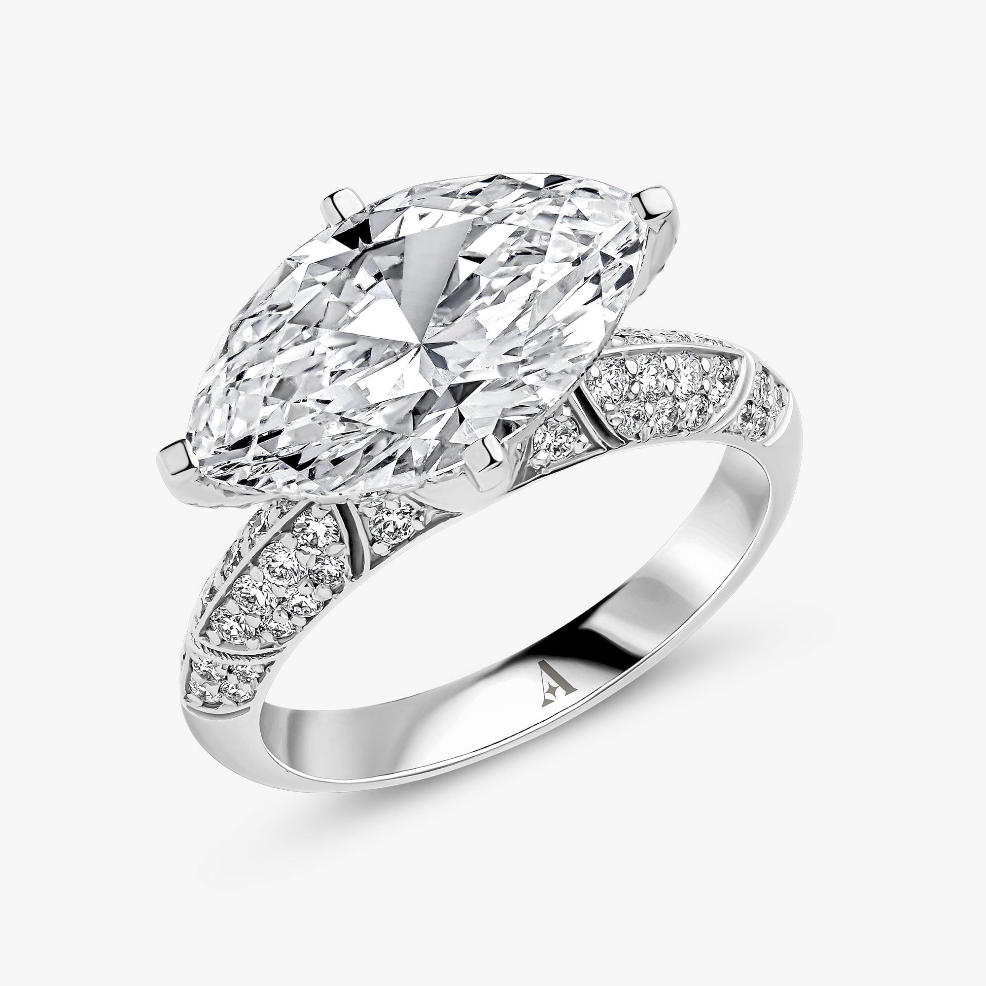 Bague à diamants marquise Manhattan
